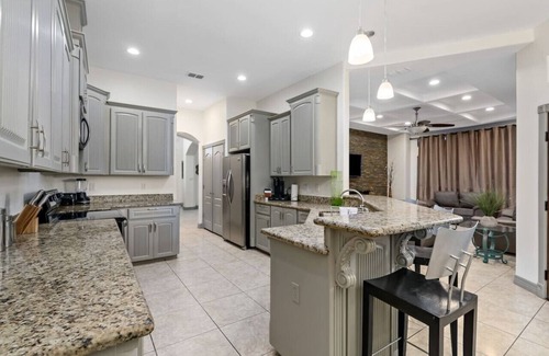 Mission House | 3 king beds in upscale neighborhood with pool