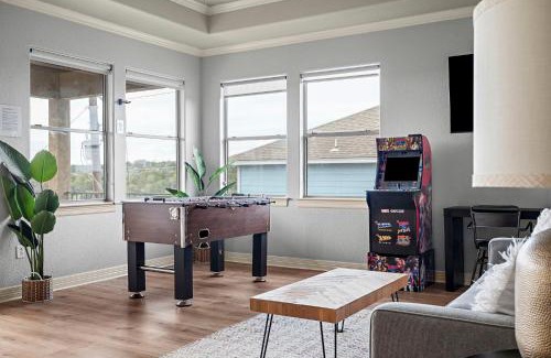 Travis Landing House | 3 Kings with Theater, GameRoom and BBQ just 7 mins from Marina