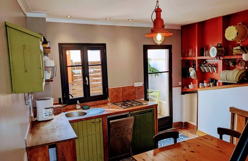 Le Palais House | 3-level house with terrace, 2 bedrooms, pets allowed – center of Le Palais