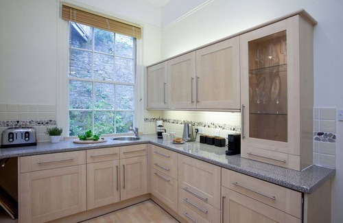 Dartmouth Apartment | 3 Manor House - an apartment that sleeps 4 guests in 2 bedrooms