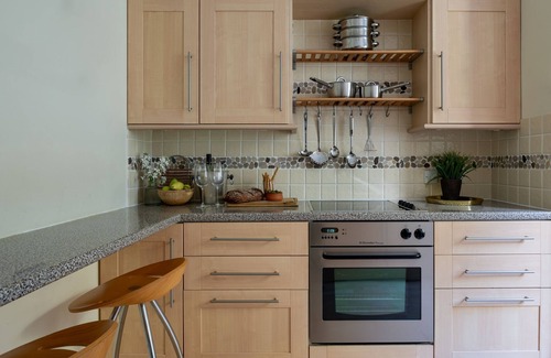 Dartmouth Apartment | 3 Manor House - an apartment that sleeps 4 guests in 2 bedrooms
