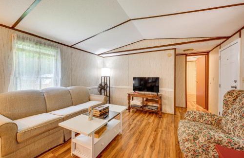 New London House | 3 Mi to Badin Lake Quiet New London Retreat