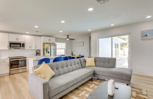 Largo House | 3 Mi to Beach Modern Retreat in Largo!