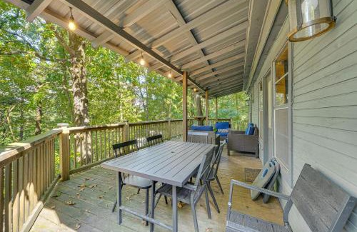 Broken Bow House | 3 Mi to Beavers Bend State Park Hot Tub Hideaway!