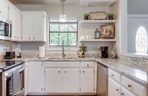 Boerne House | 3 Mi to Boerne Lake: Getaway w/Deck & Yard!
