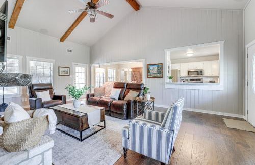 Boerne House | 3 Mi to Boerne Lake Getaway with Deck and Yard!