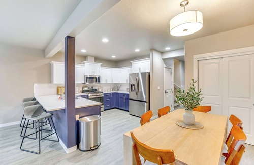 Sunset House | 3 Mi to Boise River Greenbelt: Home w/Fenced Yard