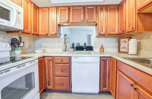 East Naples Condo | 3 Mi to Botanical Garden & Dtwn: Naples Condo