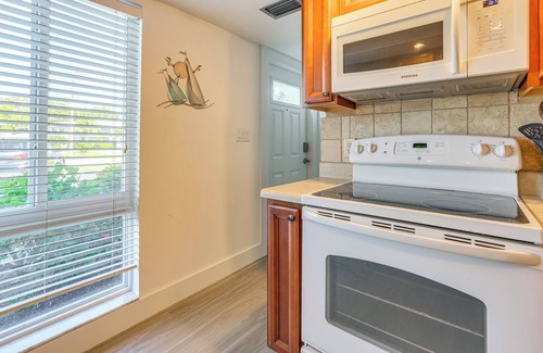 East Naples Condo | 3 Mi to Botanical Garden & Dtwn: Naples Condo