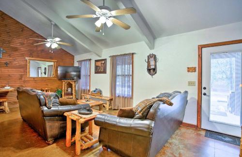 Broken Bow House | 3 Mi to Broken Bow Lake Cabin with Hot Tub and Deck!