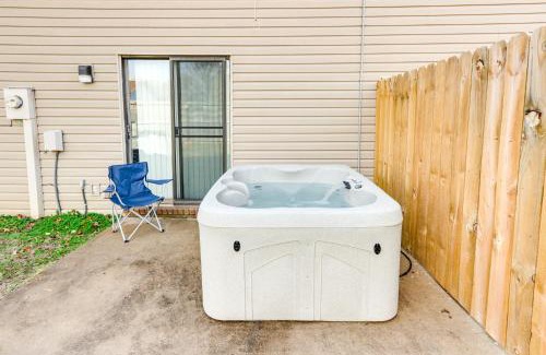 Fayetteville House | 3 Mi to Campus Fayetteville Home with Hot Tub!