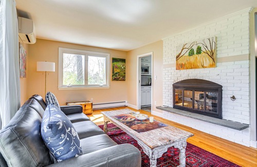 Marshfield Hills Cottage | 3 Mi to Cape Cod Bay: Marshfield Home w/ Balcony!