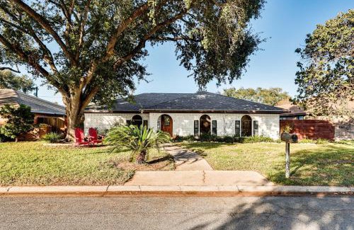 McAllen House | 3 Mi to Downtown McAllen Quiet Home with Pool