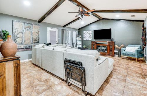 McAllen House | 3 Mi to Downtown McAllen Quiet Home with Pool