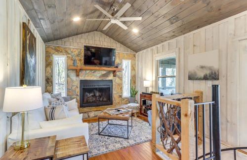 Blue Ridge House | 3 Mi to Dtwn Blue Ridge Cabin with Hot Tub and Views