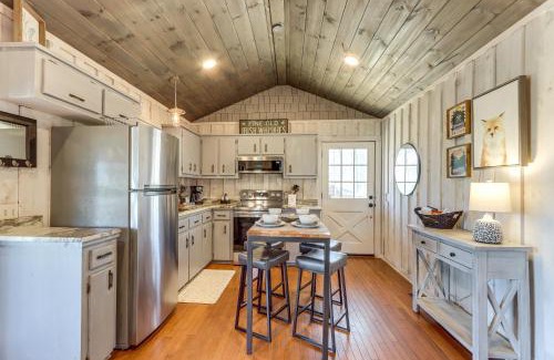 Blue Ridge House | 3 Mi to Dtwn Blue Ridge Cabin with Hot Tub and Views