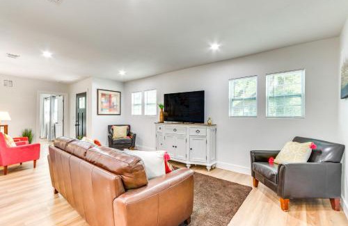Southeast Pensacola House | 3 Mi to Dtwn Entertainment Pensacola Family Home!