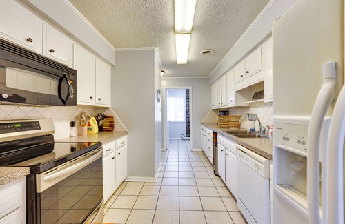 Fort Smith Condo | 3 Mi to Dtwn: Spacious Condo in Fort Smith