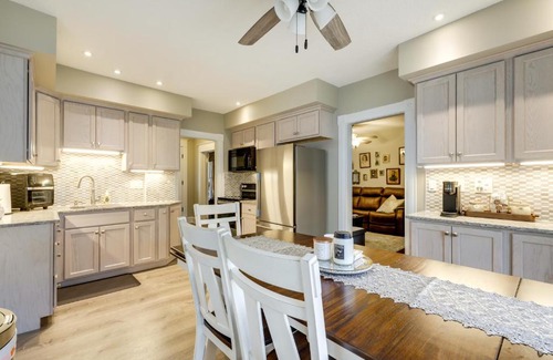 Springfield House | 3 Mi to Dtwn Springfield Home with Deck!