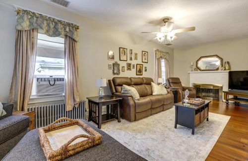 Springfield House | 3 Mi to Dtwn Springfield Home with Deck!