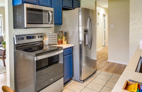Waxahachie House | 3 Mi to Dtwn: Waxahachie Townhome w/Fire Pit