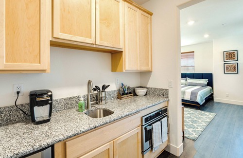 Roseville Apartment | 3 Mi to Golf & Shopping: Cozy Roseville Studio