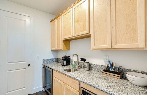 Roseville Apartment | 3 Mi to Golf & Shopping: Cozy Roseville Studio