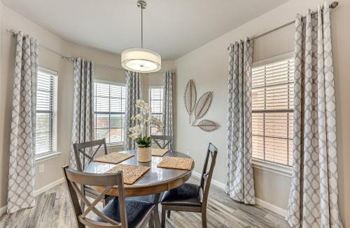 Eckhert Crossing Apartment | 3 Mi to Hospitals Stylish Condo in San Antonio!