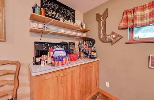 Ames Apartment | 3 Mi to Iowa State University: Ames Apartment