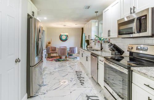 West Arlington House | 3 Mi to Lake Arlington Pet-Friendly Home!