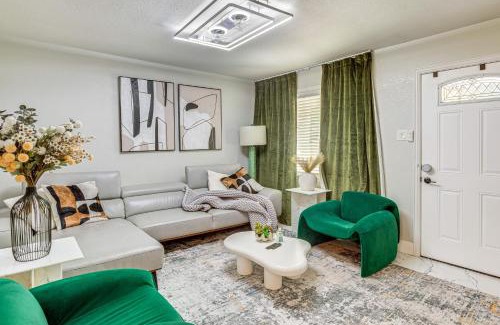 West Arlington House | 3 Mi to Lake Arlington Pet-Friendly Home!