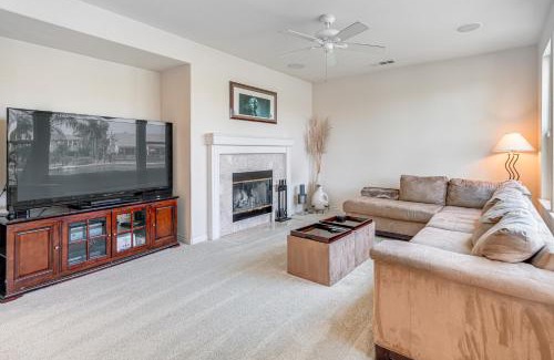 Tracy House | 3 Mi to Main St Tracy Homey Retreat with Game Room!