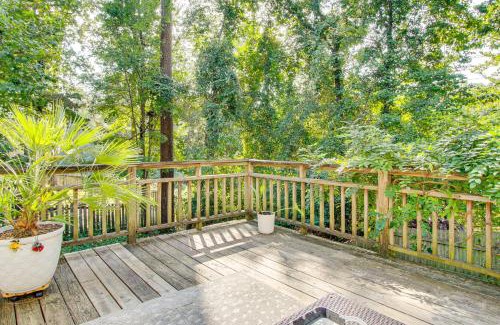 Lexington House | 3 Mi to Marina Quiet Getaway with Deck in Lexington