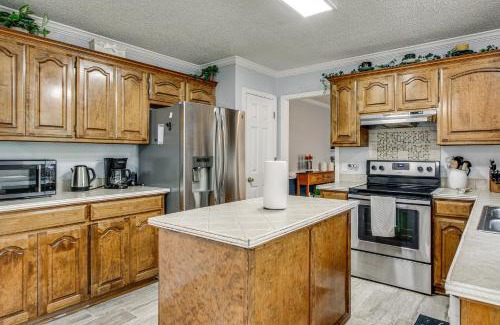 Lexington House | 3 Mi to Marina Quiet Getaway with Deck in Lexington
