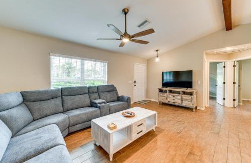 Englewood East House | 3 Mi to Public Beach Port Charlotte Getaway!
