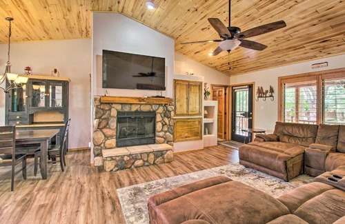 Heber House | 3 Mi to Trails Woodsy Retreat in Overgaard!