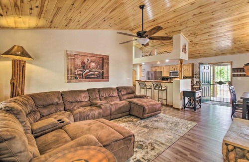 Heber House | 3 Mi to Trails Woodsy Retreat in Overgaard!