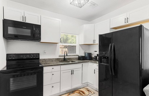Ybor City House | 3 Miles From Downtown Tampa