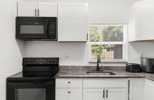 Ybor City House | 3 Miles From Downtown Tampa