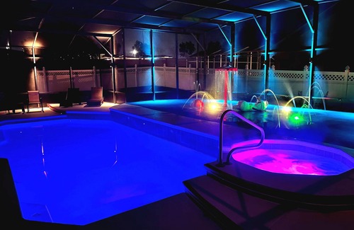 West Kissimmee House | 3 Miles to Disney! Themed Home FREE Heated Pool & Spa Theater Grill & 7 Bedrooms