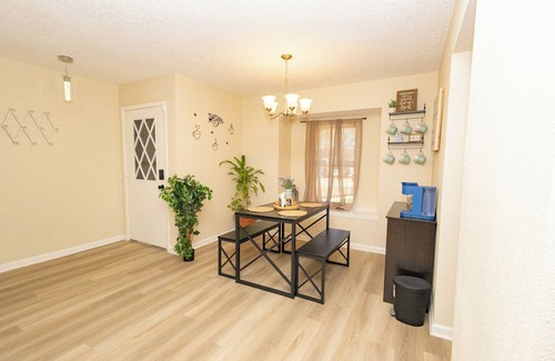 Oak Creek House | 3 Miles to SeaWorld in San Antonio with WiFi, game room
