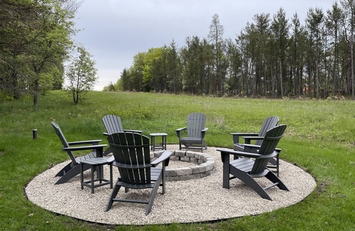 Rome Cabin | 3 min → 5 Golf Courses ★ Fire Pit ★ BBQ ★ Smart TV