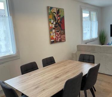 Les Epesses Apartment | 3 min du parc du PUYDUFOU Centre des Epesses logement 4 à 6 personnes, L Ecrin du Puy