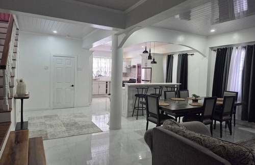 Georgetown House | 3 min from Ogle Intl Airport nVacation Home in Prime Location