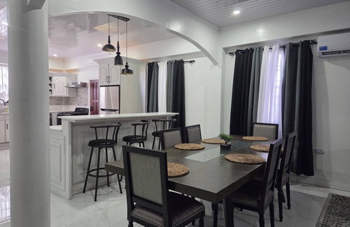 Georgetown House | 3 min from Ogle Intl Airport nVacation Home in Prime Location