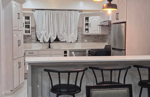 Georgetown House | 3 min from Ogle Intl Airport nVacation Home in Prime Location