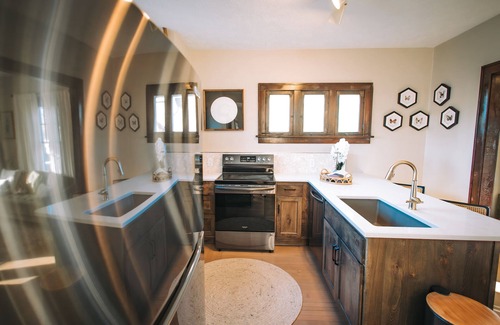 Sioux Falls House | 3 Min to downtown & Falls Park, 10 min to Airport - Clean King Bed Home