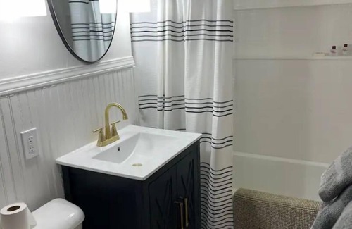 Utica House | 3 min to Starved Rock and 1 block from downtown.