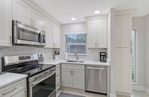 Siesta Key Condo | 3 min. walk to Siesta Key Beach-NEWLY RENOVATED 1st floor 2BR/2B w/heated pool