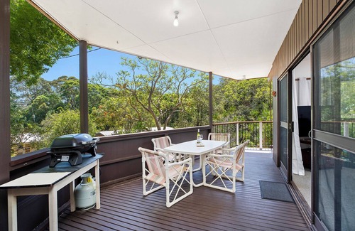 Valla Beach House | 3 MINUTE WALK TO BEACH from 'Ocean Whisper Retreat'
